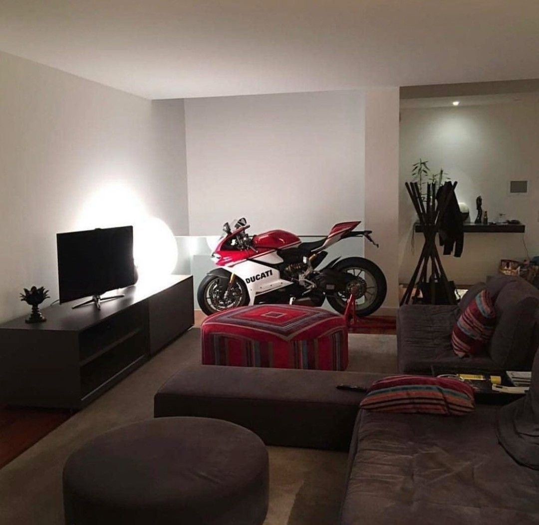 Pinafrikah On Motorcycle And Scooter Love | Home Decor, Garage for Motorrad Wohnzimmer