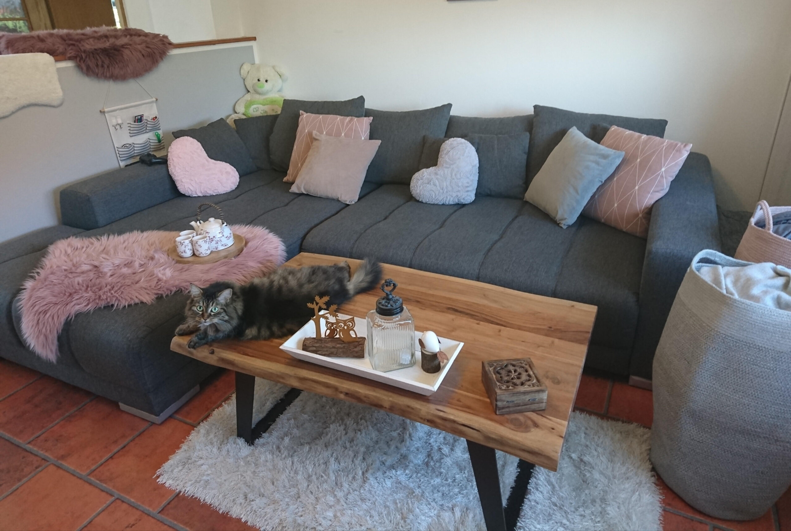Wohnzimmer #Weiß #Grau #Rosa #Altrosa #Katze #Couch throughout Grau Rosa Wohnzimmer